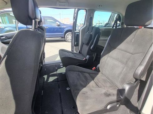 Used 2016 Dodge Grand Caravan American Value Package w/ UConnect Hands-Free Group FWD image 12