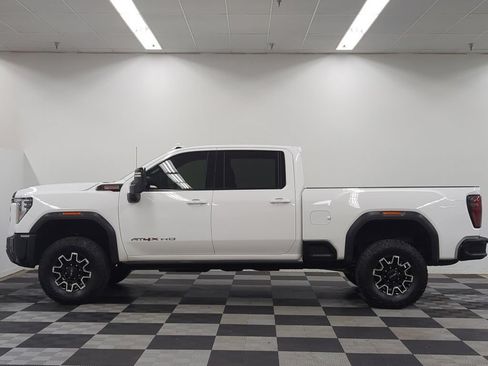 Used 2025 GMC Sierra 2500 AT4X AWD/4WD image 4
