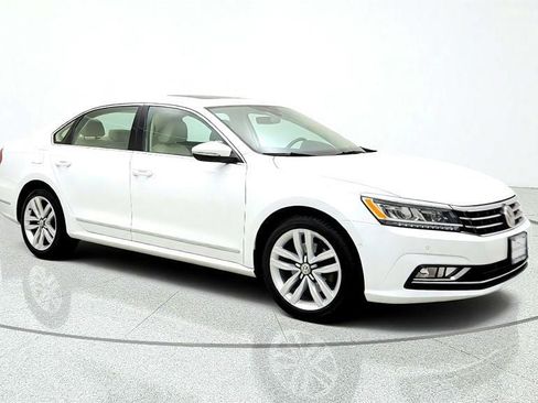 Used 2017 Volkswagen Passat 3.6 SEL Premium FWD image 3