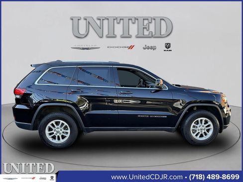Used 2020 Jeep Grand Cherokee Laredo image 2