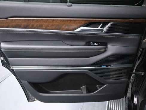 Used 2023 Jeep Grand Wagoneer Series II AWD/4WD image 20