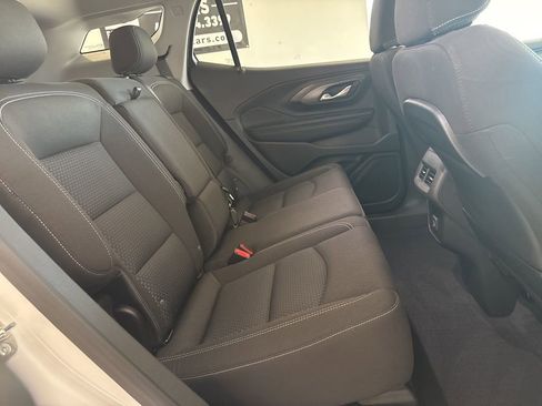 Used 2024 GMC Terrain SLE w/ Driver Convenience Package FWD image 27