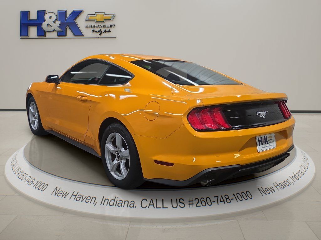Used 2018 Ford Mustang Coupe RWD image 4