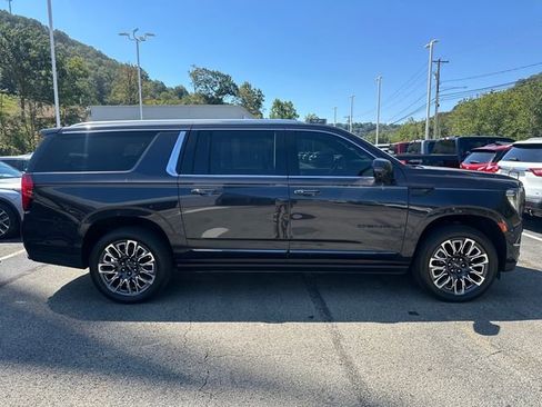 Used 2023 GMC Yukon XL Denali Ultimate image 4