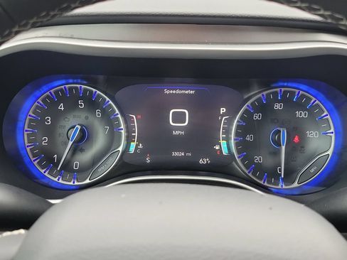 Certified 2024 Chrysler Pacifica Touring-L FWD image 23