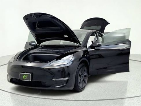 Used 2025 Tesla Model Y Long Range AWD/4WD image 13