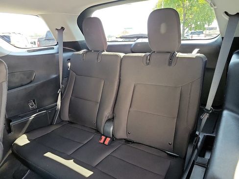 Used 2021 Ford Explorer XLT RWD image 9