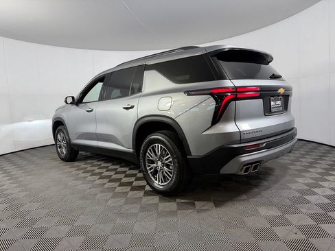 Used 2025 Chevrolet Traverse LT FWD image 10