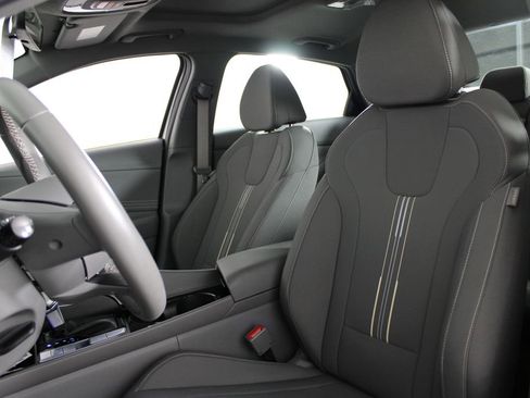 Certified 2025 Hyundai Elantra SEL image 19