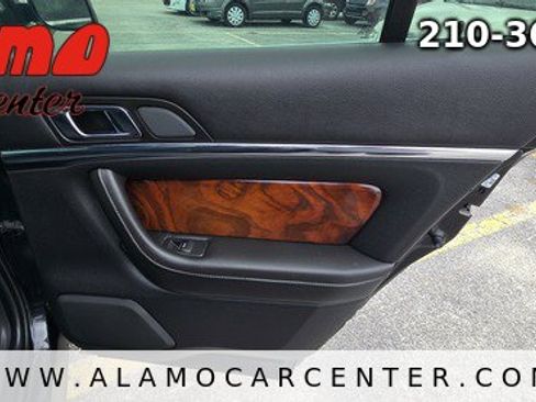 Used 2013 Lincoln MKS FWD image 21