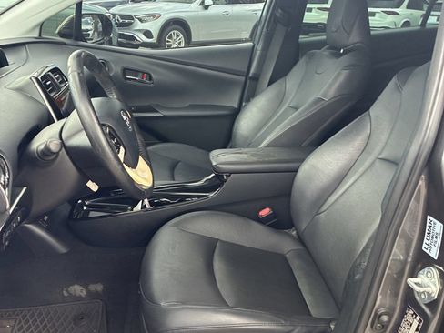 Used 2017 Toyota Prius Four FWD image 8