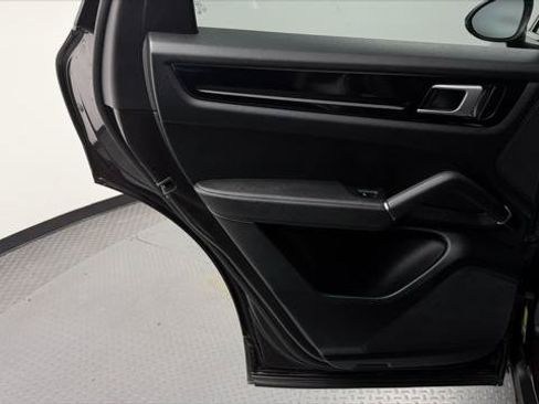 Used 2019 Porsche Cayenne AWD/4WD image 16