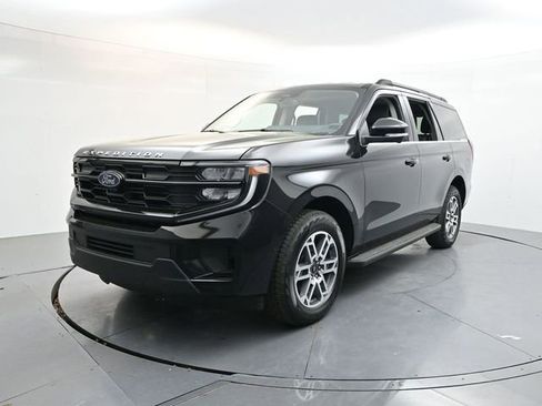 New 2026 Ford Expedition Active image 3