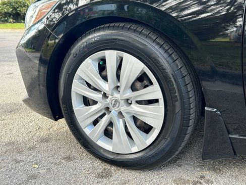 Used 2020 Nissan Sentra S image 24