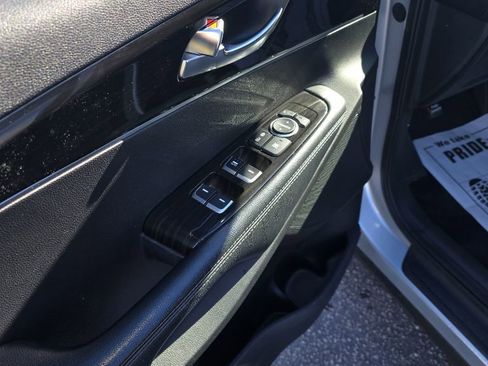 Used 2019 Kia Sorento L image 10