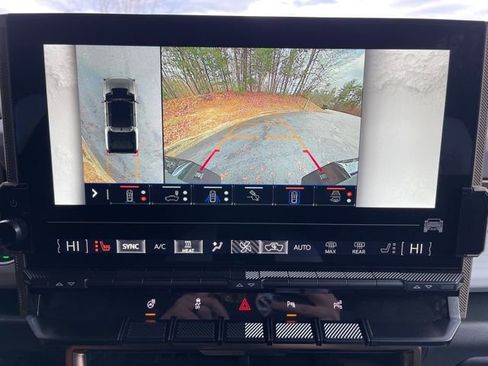New 2025 GMC Hummer EV 2X AWD/4WD image 10