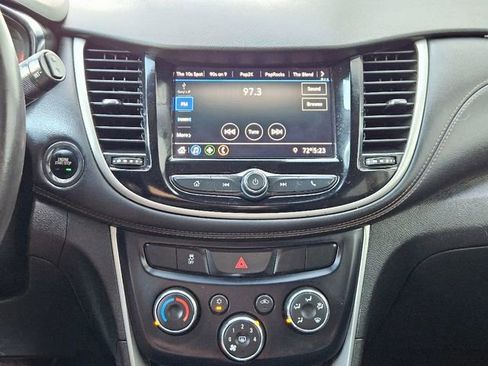 Used 2020 Chevrolet Trax LT w/ LT Convenience Package image 21