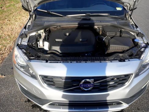 Used 2018 Volvo V60 T5 Cross Country w/ Convenience Package image 35