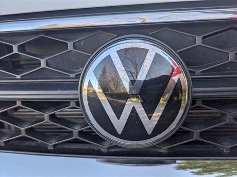 Used 2023 Volkswagen Taos SE image 29