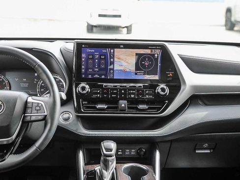 Used 2022 Toyota Highlander Platinum FWD image 13