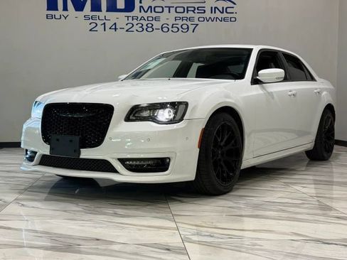 Used 2023 Chrysler 300 Touring L w/ Popular Equipment Group RWD image 2
