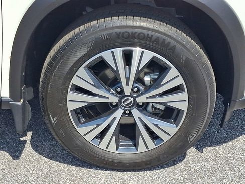 Certified 2023 Nissan Rogue SV image 9