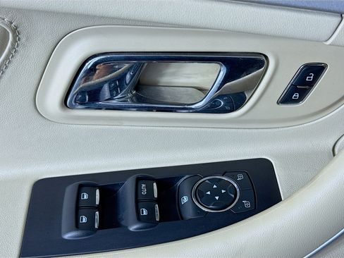 Used 2016 Ford Taurus SE image 22