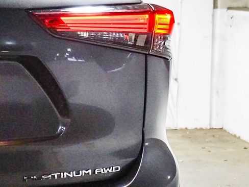 Used 2023 Toyota Highlander Platinum AWD/4WD image 12