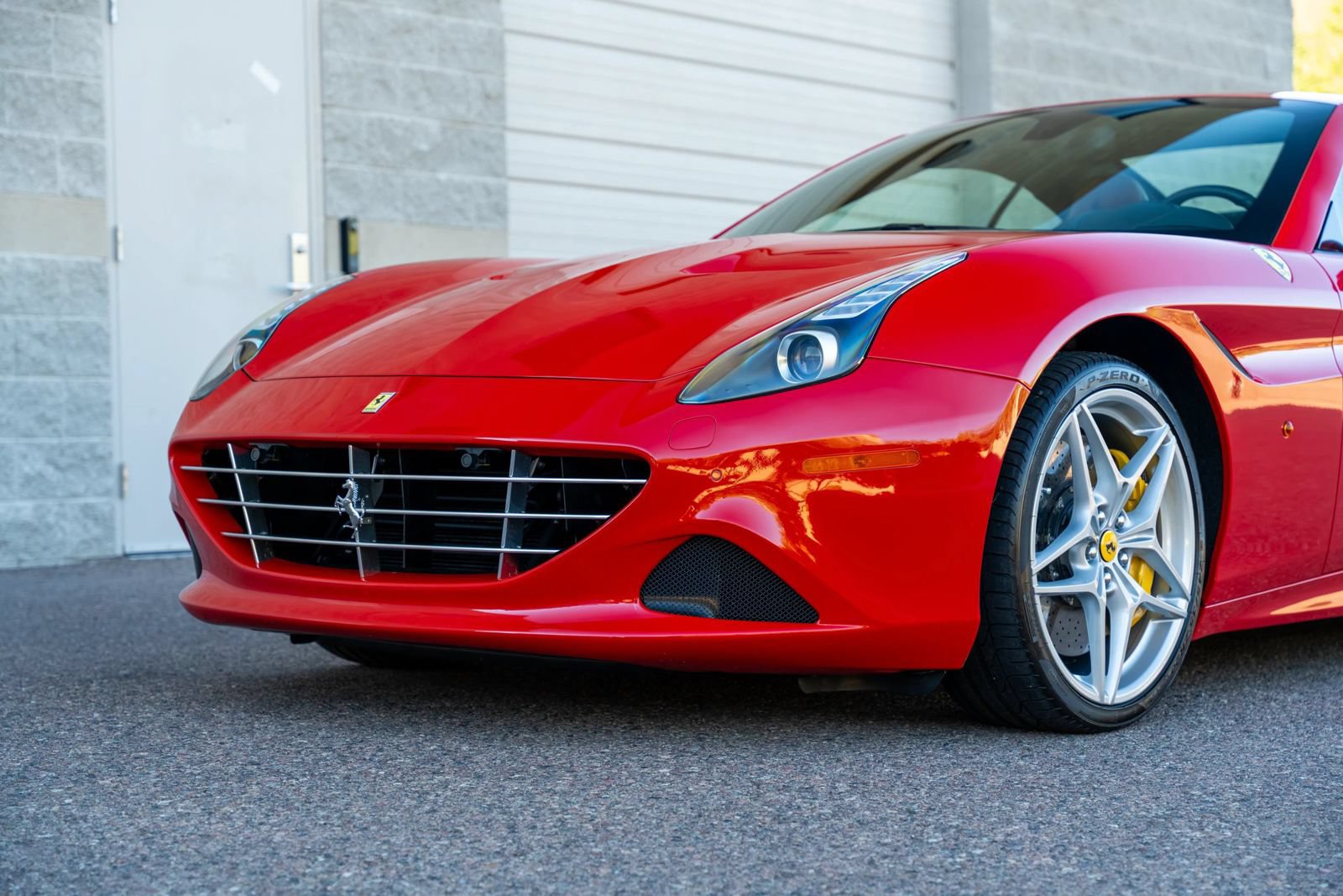 Used 2015 Ferrari California T RWD image 35
