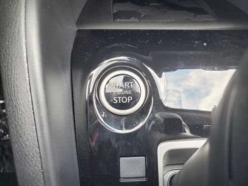 New 2025 Nissan Versa SV w/ Trunk Package image 32