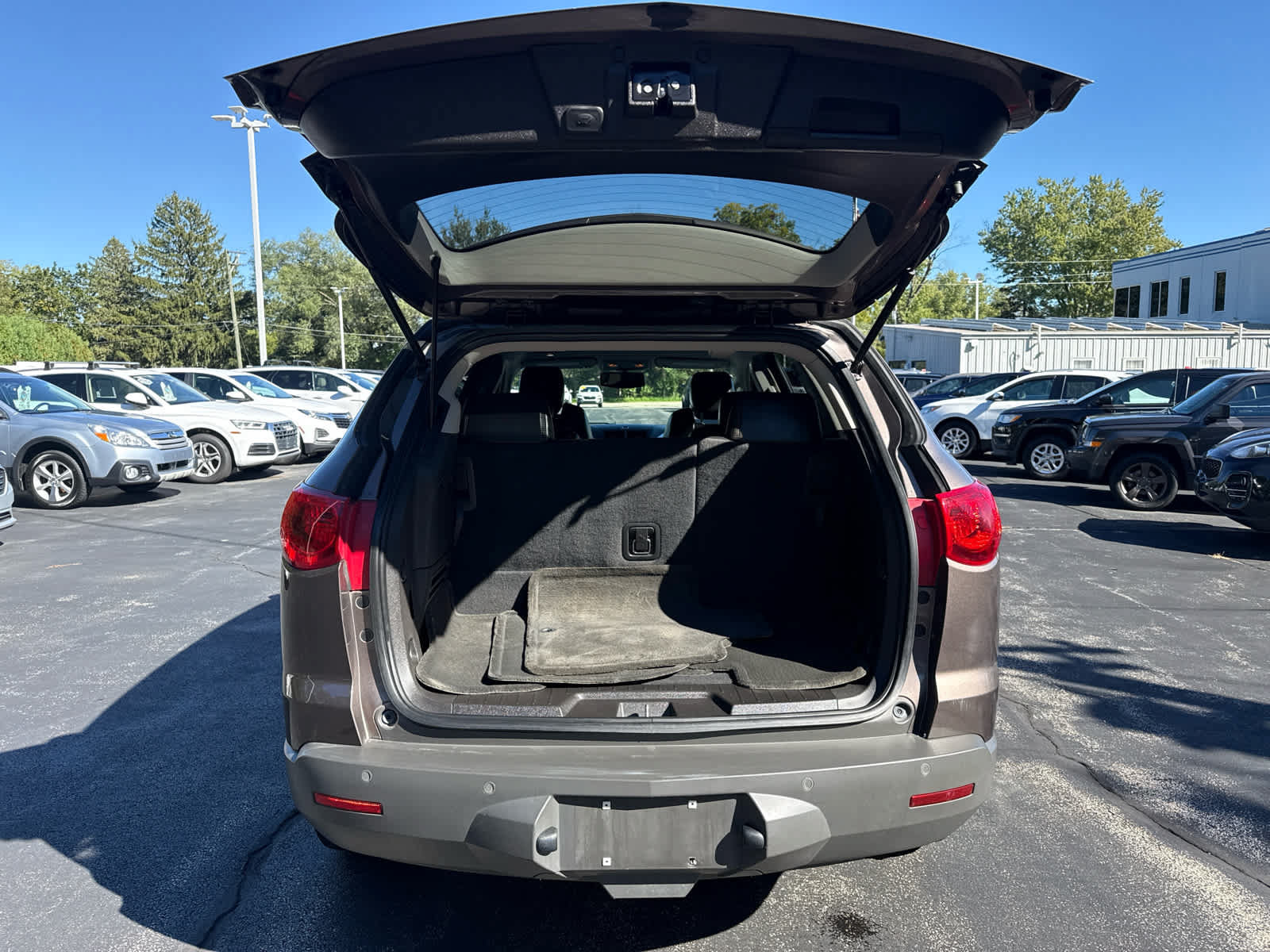 Used 2009 Chevrolet Traverse LT FWD image 17