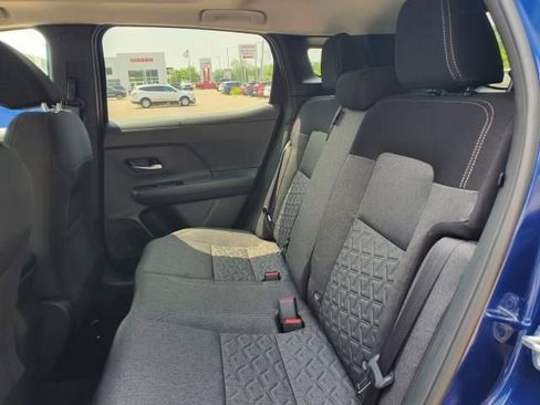 Used 2025 Nissan Kicks SV w/ SV Premium Package image 8