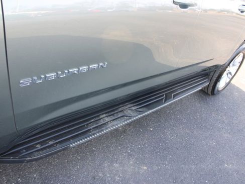 Used 2023 Chevrolet Suburban Premier image 22