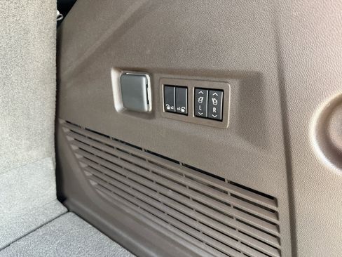 Used 2021 Chevrolet Tahoe Z71 w/ Z71 Signature Package image 33