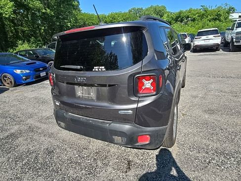 Used 2017 Jeep Renegade Latitude AWD/4WD image 7