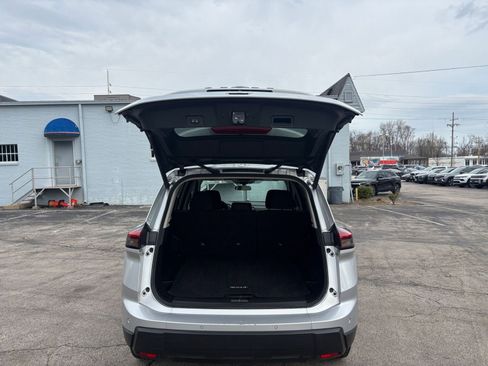 Used 2025 Nissan Rogue SV FWD image 32