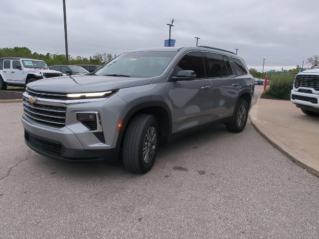 Used 2024 Chevrolet Traverse LT FWD image 5