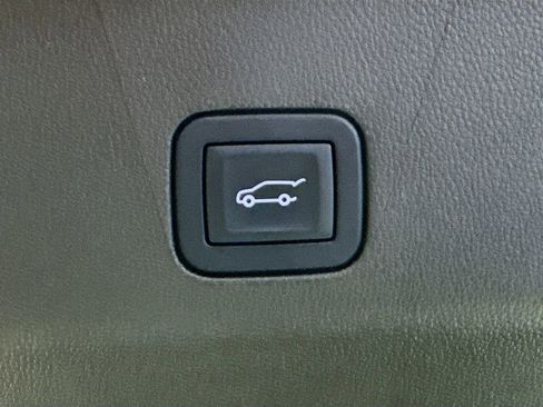 Used 2025 GMC Yukon Elevation w/ LPO, Floor Liner Package AWD/4WD image 32