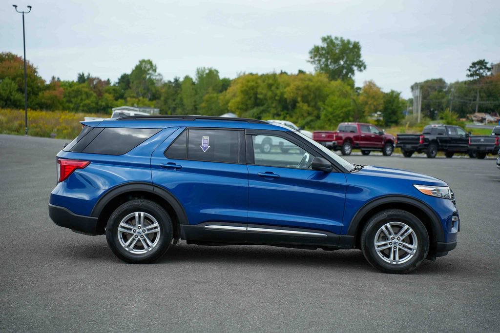 Used 2023 Ford Explorer XLT w/ Equipment Group 202A AWD/4WD image 4