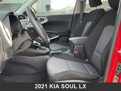 Used 2021 Kia Soul LX image 12