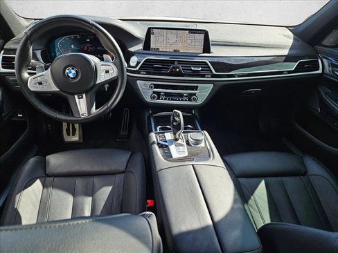 Used 2022 BMW 740i w/ M Sport Package image 17