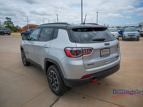 Used 2024 Jeep Compass Trailhawk AWD/4WD image 3