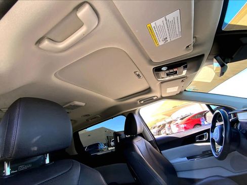 Used 2022 Kia Carnival SX Prestige image 14