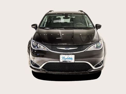 Used 2018 Chrysler Pacifica Touring Plus image 3