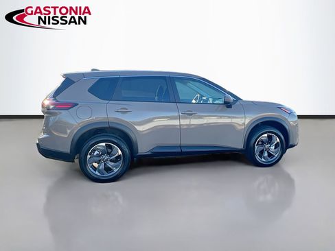 Used 2025 Nissan Rogue SV image 10