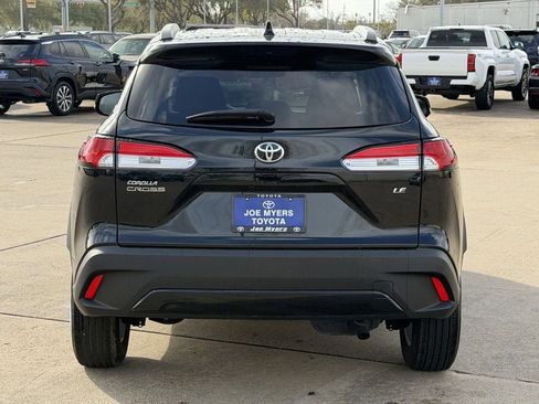 Used 2025 Toyota Corolla Cross LE image 8