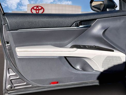 Used 2022 Toyota Camry SE image 22
