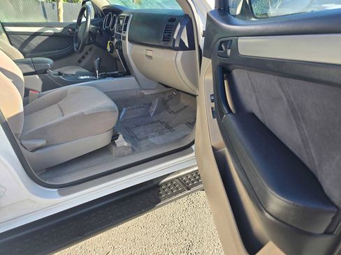 Used 2005 Toyota 4Runner SR5 image 10