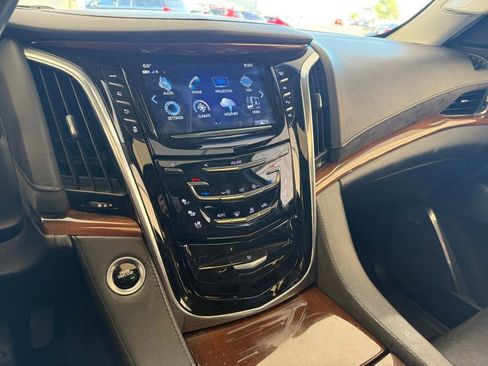 Used 2017 Cadillac Escalade ESV Premium Luxury image 21