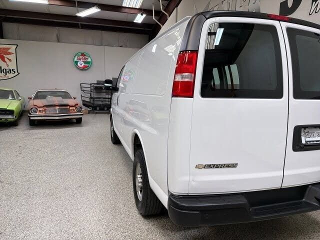 Used 2022 Chevrolet Express 2500 w/ Driver Convenience Package RWD image 9